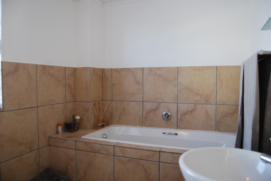 3 Bedroom Property for Sale in Villa Diamante Western Cape